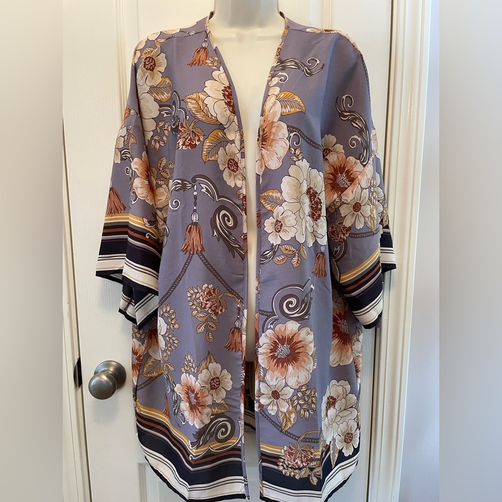 NWOT Floral kimono